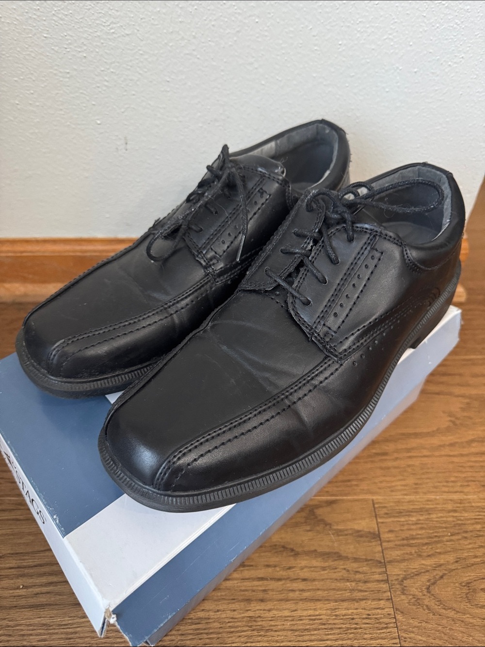 Deer Stags Men’s Williamsburg Lace-Up Dress Shoes